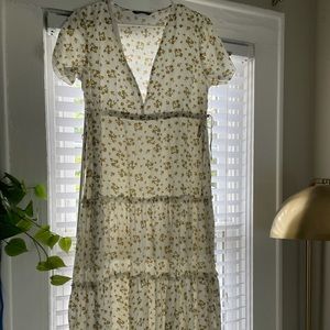 Maxi dress with slit on side!